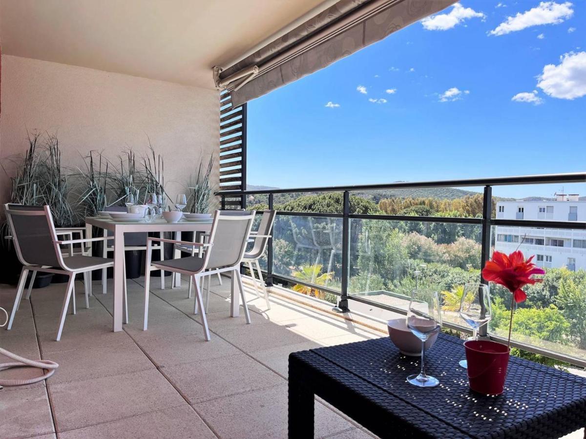 Charmant T2 Climatise Avec Grande Terrasse, Piscine Et Parking Privatif, Proche Plage Et Commerces. - Fr-1-251-441 Le Lavandou Exteriör bild