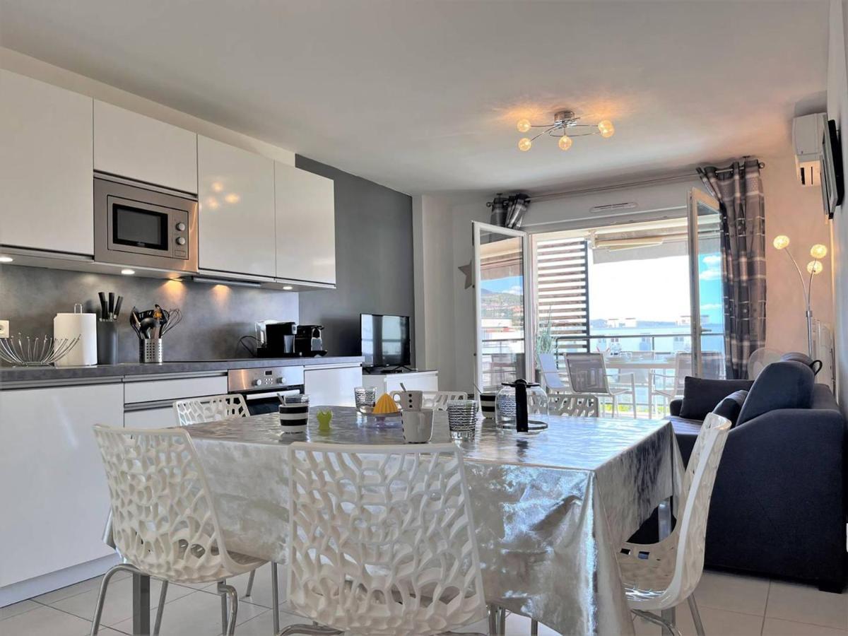 Charmant T2 Climatise Avec Grande Terrasse, Piscine Et Parking Privatif, Proche Plage Et Commerces. - Fr-1-251-441 Le Lavandou Exteriör bild