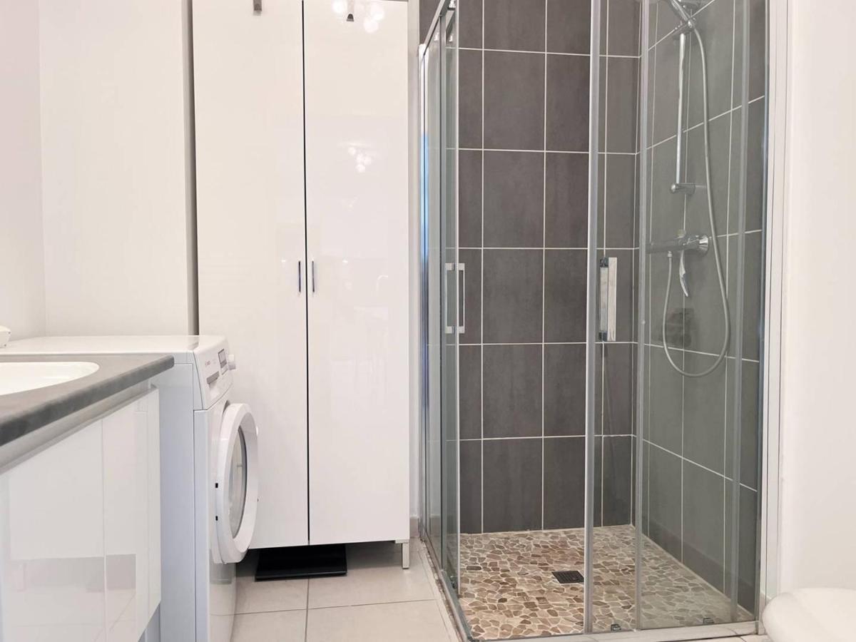 Charmant T2 Climatise Avec Grande Terrasse, Piscine Et Parking Privatif, Proche Plage Et Commerces. - Fr-1-251-441 Le Lavandou Exteriör bild